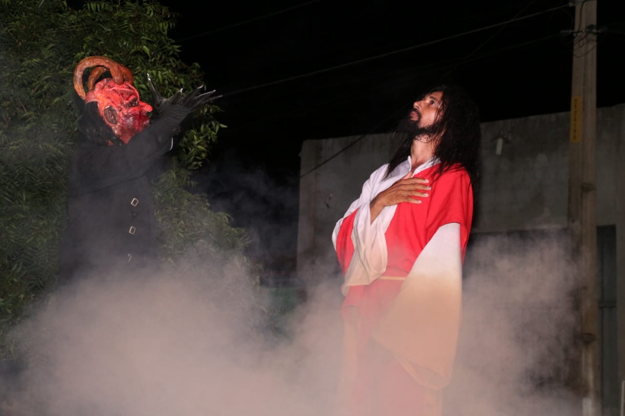 Cena do diabo tentando Jesus